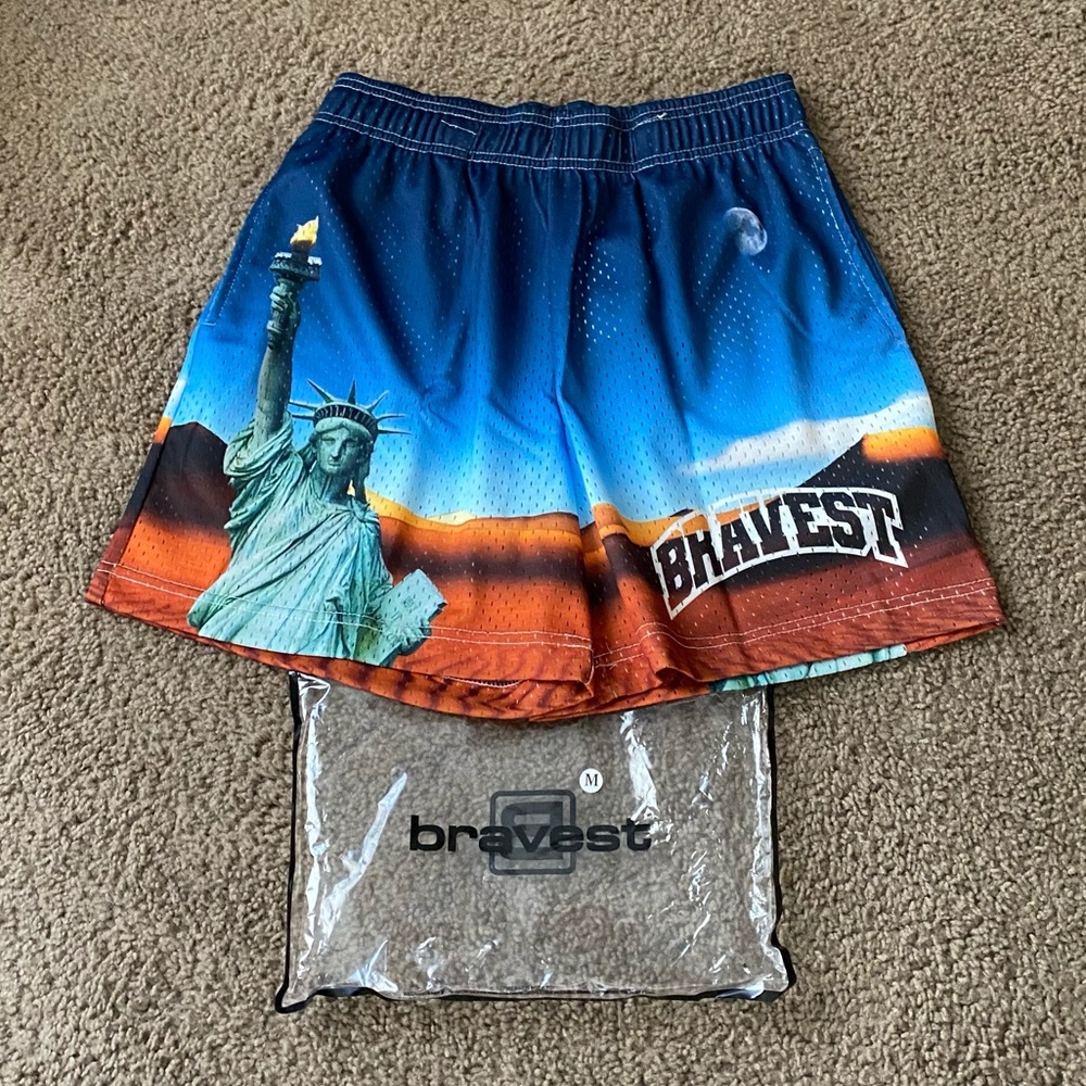 Bravest studios Statue of Liberty shorts Medium
